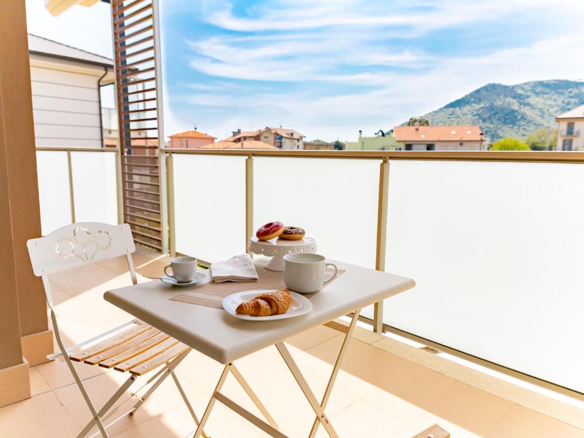 Apartamento Michelangelo With Swimming Pool And Terrace Borghetto Santo Spirito Exterior foto